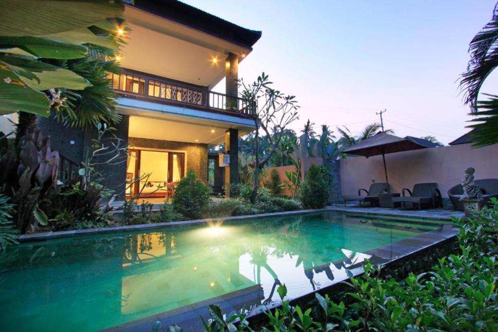 Wates Sari