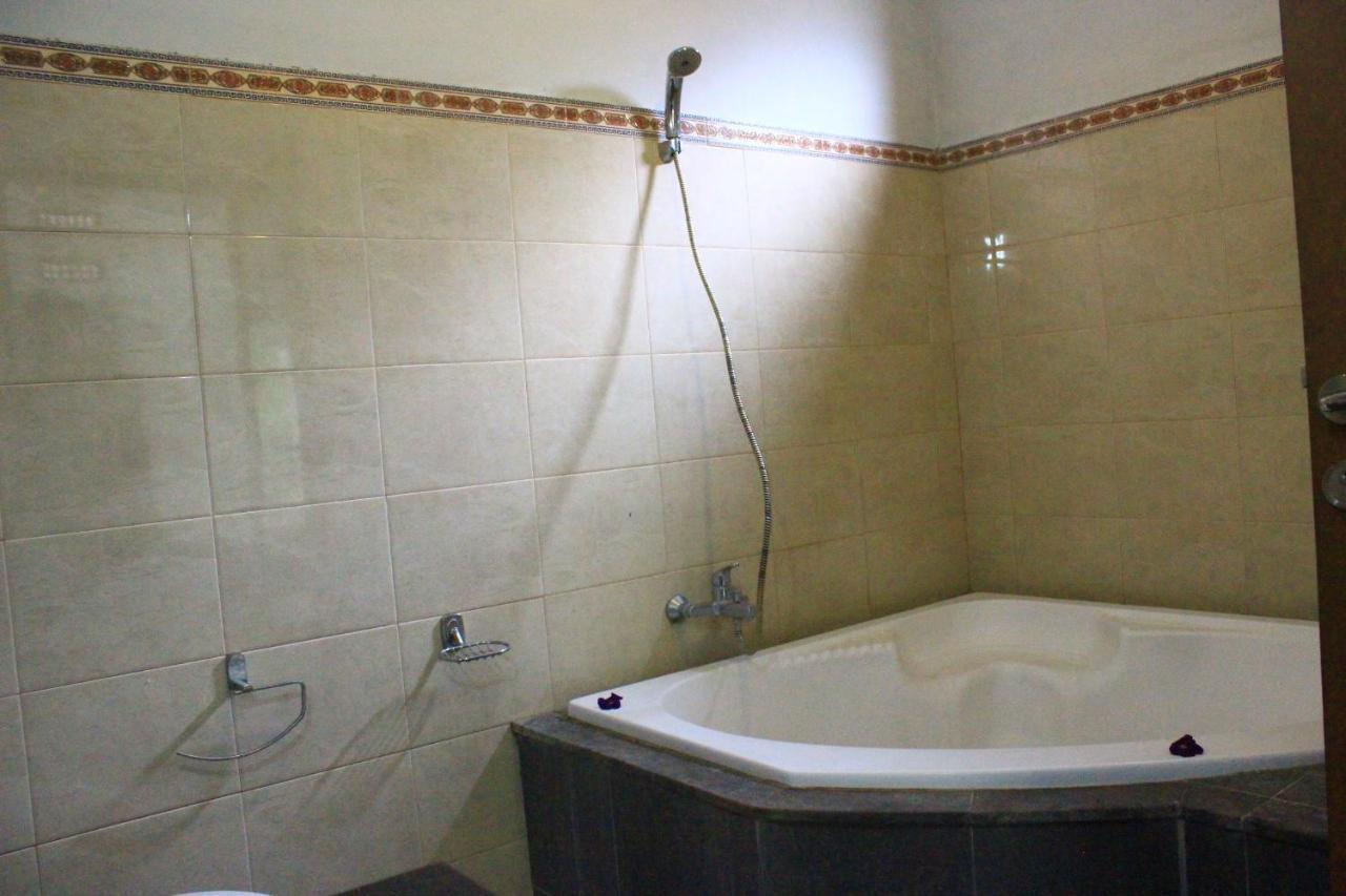 Nyoman Bed & Breakfast 2*