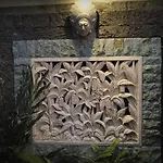 Kubu Loris Residence
