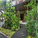 Oyo 90640 Agung Kartini Villa