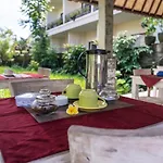 Adi Santia Bungalows