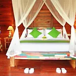 Romantic Deluxe 0Ne Bedroom Wooden Villa 2