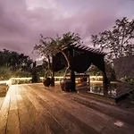 Dwa Chandra Full-Service Villas & Private Resort