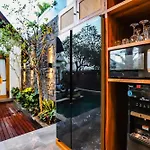 Villa Dubai - 2Bdr, New, Well-Equipped, East Motive