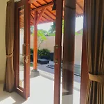 Londo Villa At Londo House