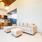 Dua Art Villa 2: Creative Space Near Titibatu Club