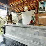 Oyo 90640 Agung Kartini Villa