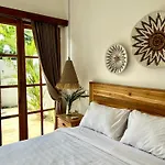 Hendra Villa 1