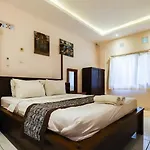 Simple Classic Room With Own Kitchen & Shared Pool
