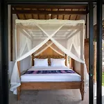 Villa Kelapa Di Sawah By Travellink Bali
