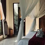 Ayis House