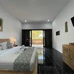 Rai Wood Carver And Homestay