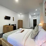 Rai Wood Carver And Homestay