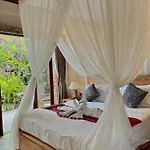 Ayis House