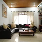 Brata\'S 2 Bedrooms Homestay With Private Kitchen