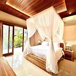 Ayis House