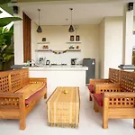 Modern Ubud Villa Parq Nearby