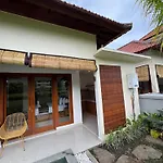 Putih Dcarik Ubud