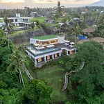 Treetop Vibes - Designer Villa Overlooking Ubuds Green Canyon