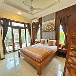 Naeera Guest House