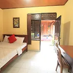 Liang House And Hostel