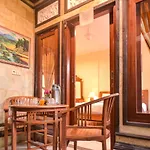 Kamar Suci House