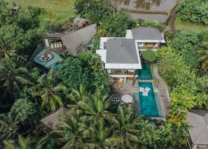 Dwa Chandra Full-Service Villas & Private Resort