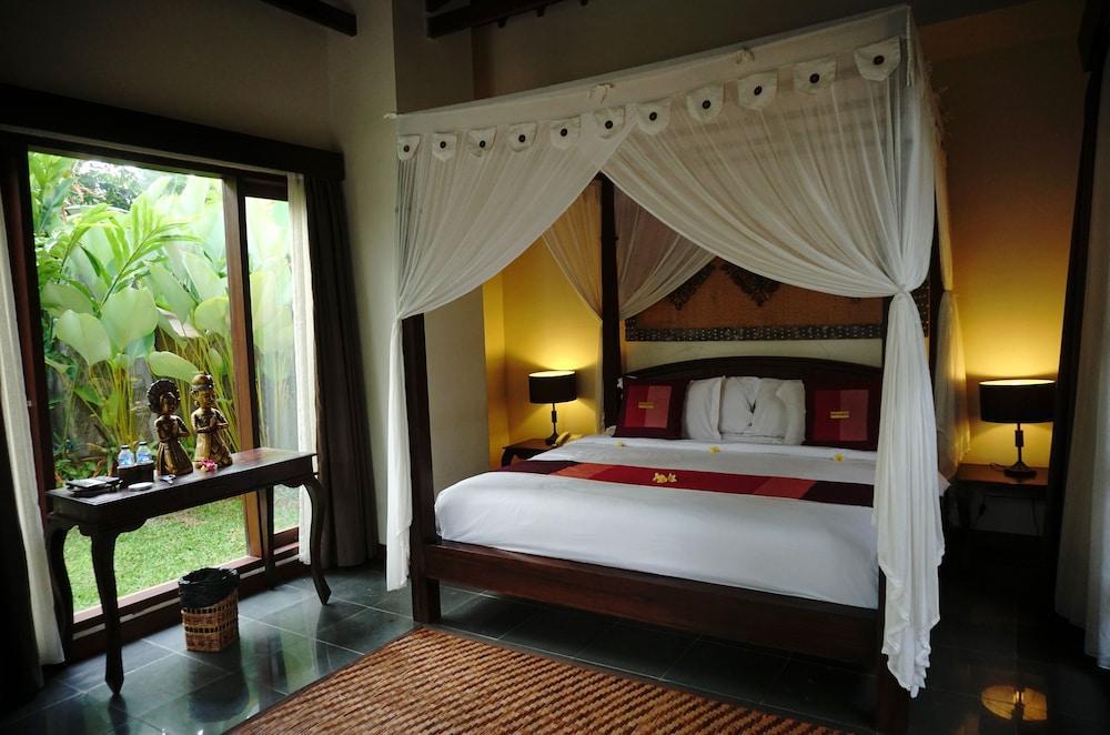 Raya Boutique Hotel