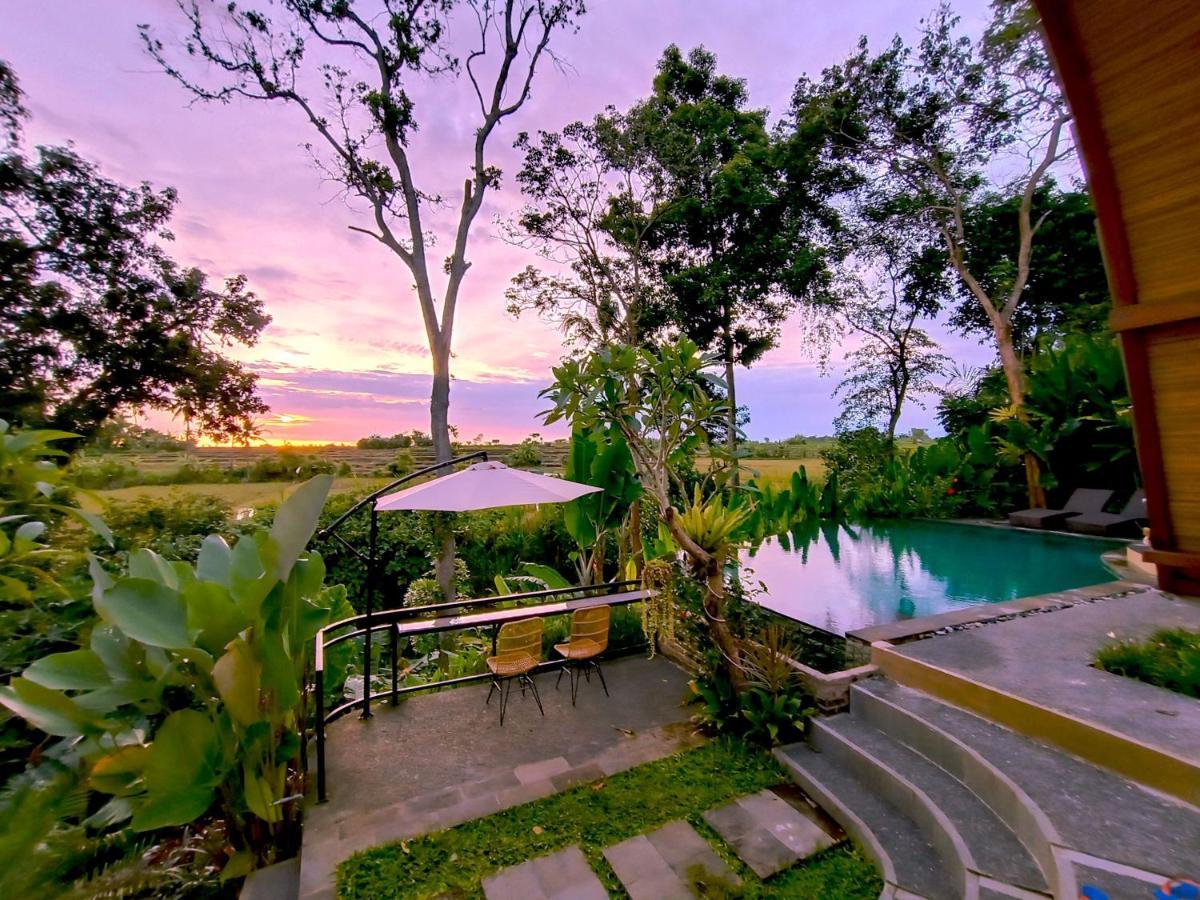 Uma Manyar Sunset Lodge *