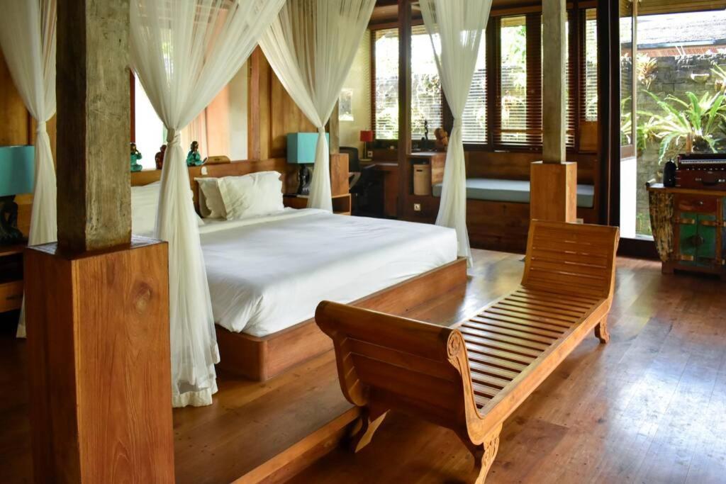 House Of Joy, Amazing In Famous Penjiwaan Villa *