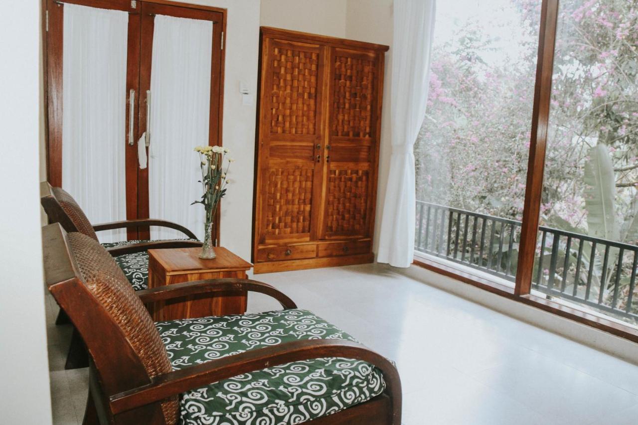 Karunia House Villa *