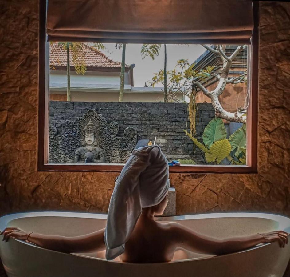 Govala & * Ubud