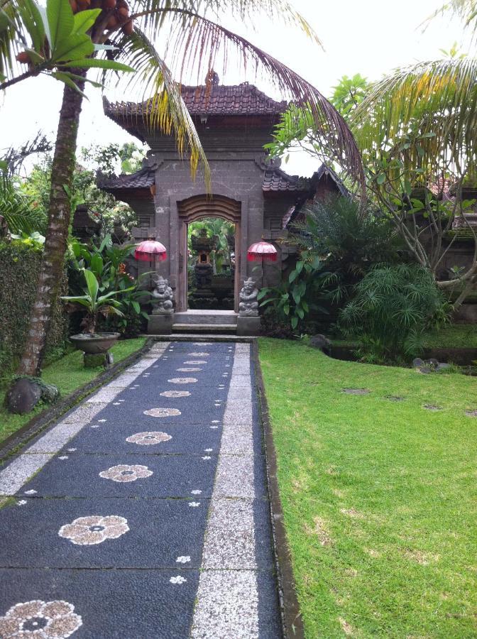 Wisma tamu Toko Toko *