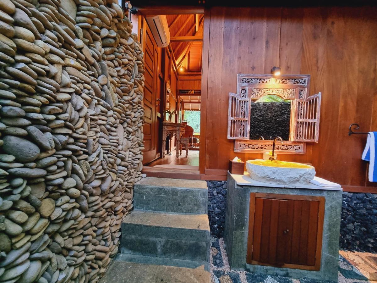 Avalon Castle & * Ubud