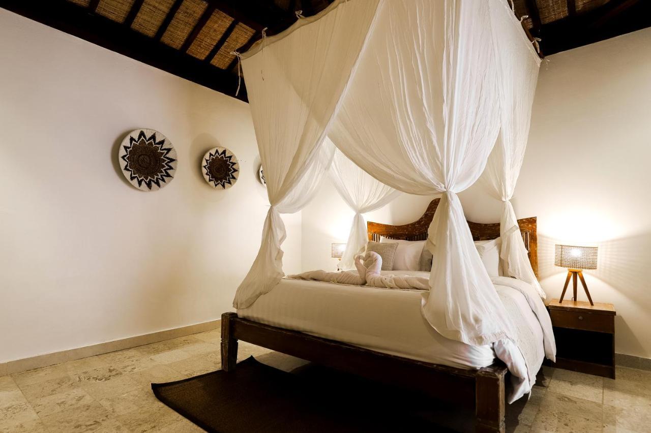 Secret House: A Hidden Paradise For Young Couple Villa *