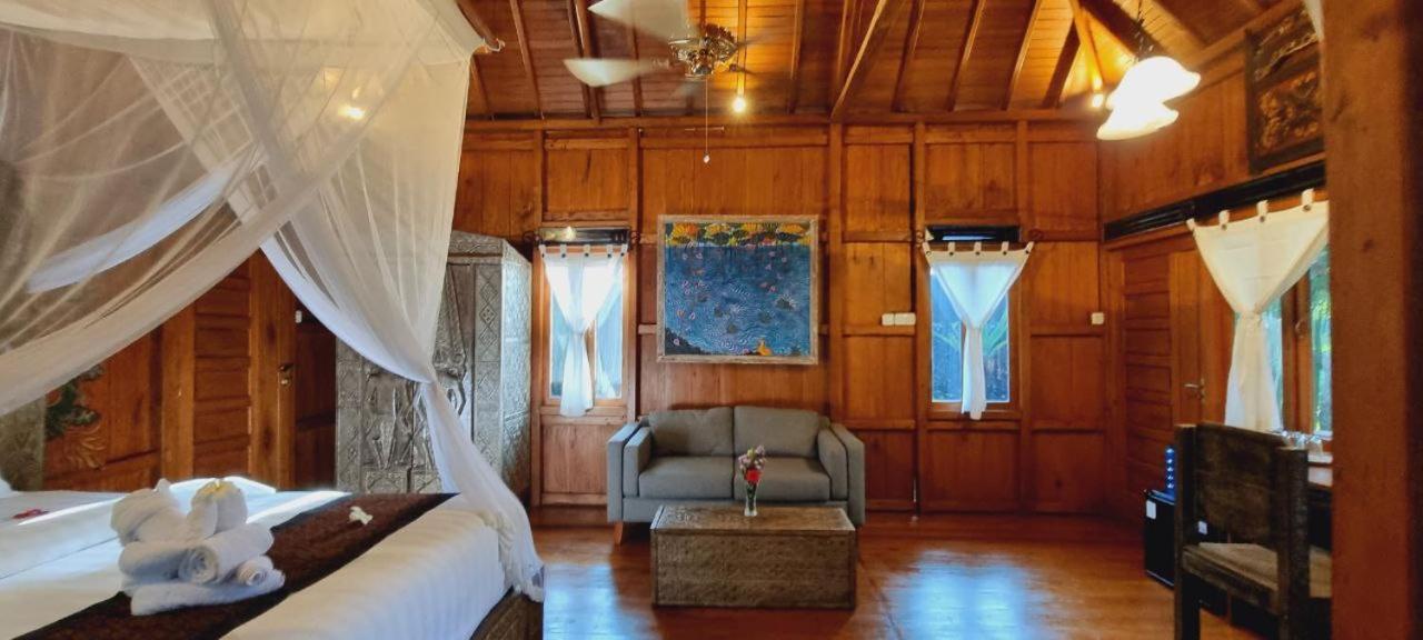 Avalon Castle & Ubud