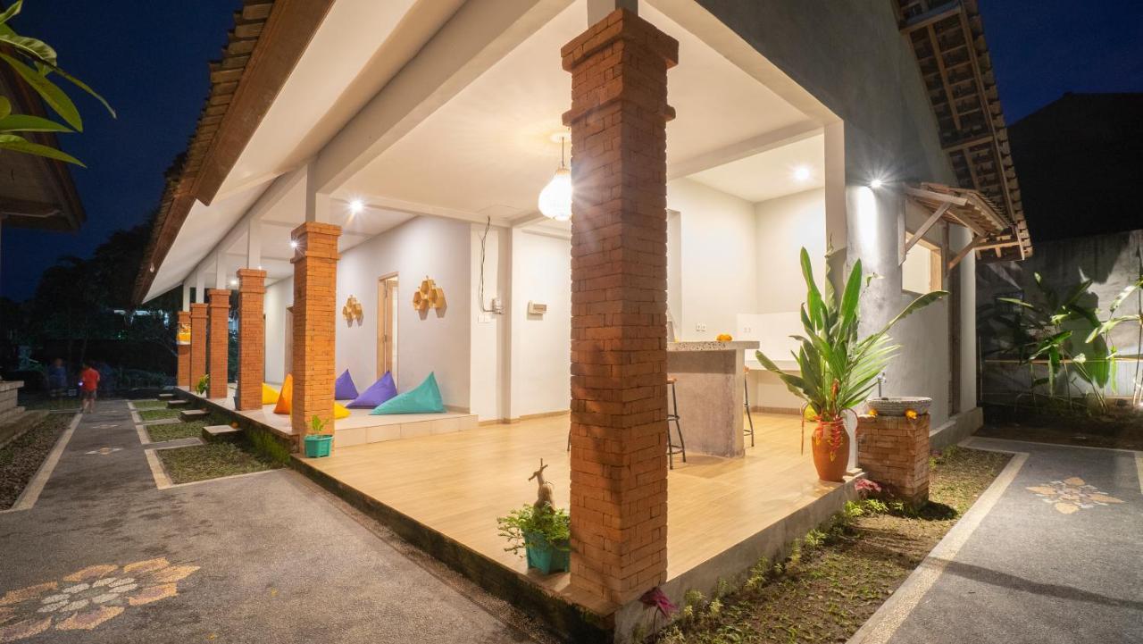 Hostel Aura House *