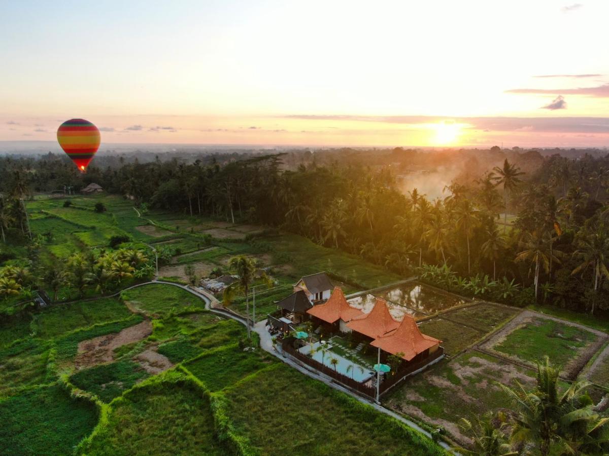 Bed & Breakfast Romantic Deluxe 0ne Bedroom Wooden 2 Ubud (Bali)