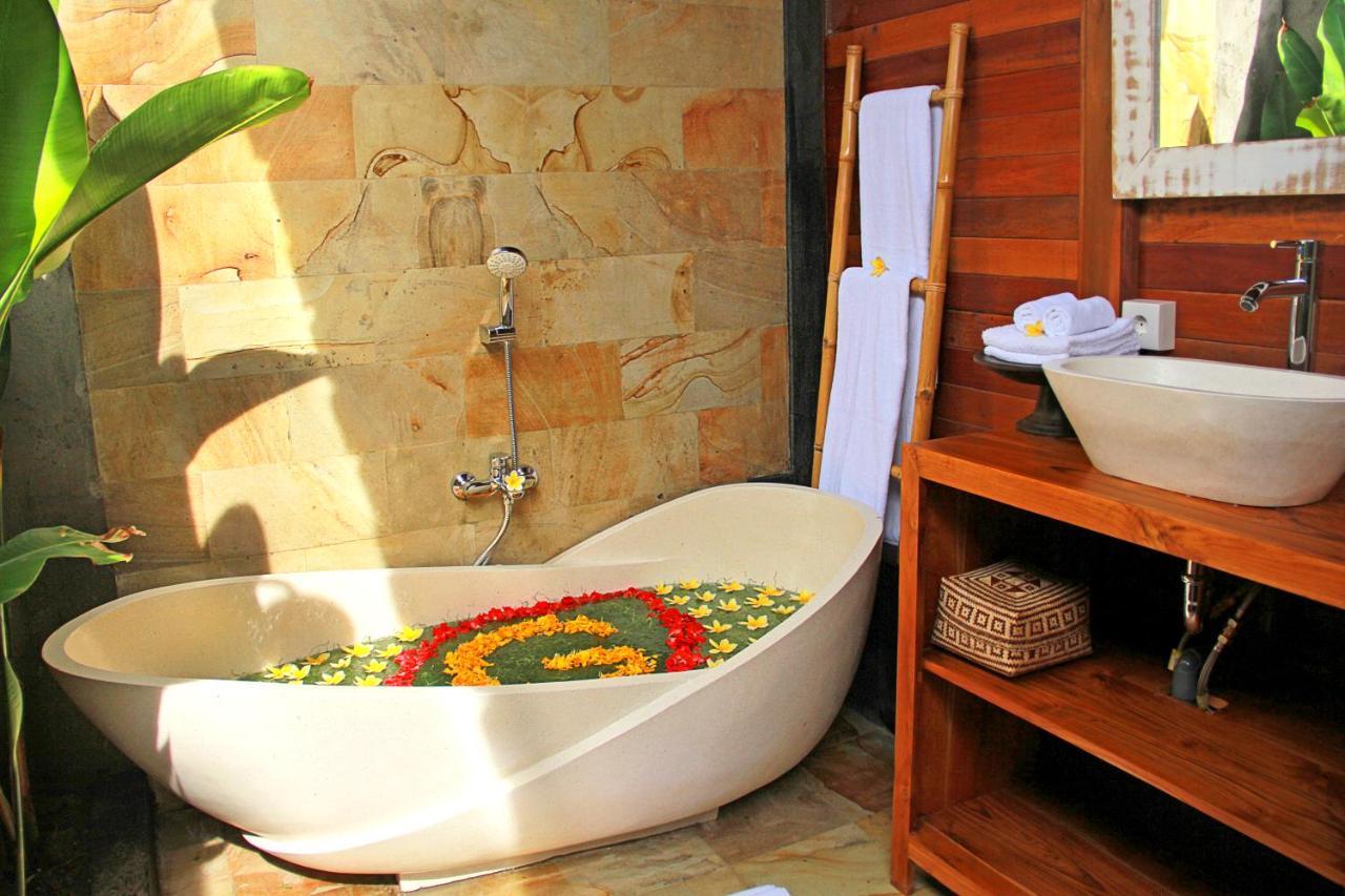 Romantic Deluxe 0ne Bedroom Wooden 2 Bed & Breakfast