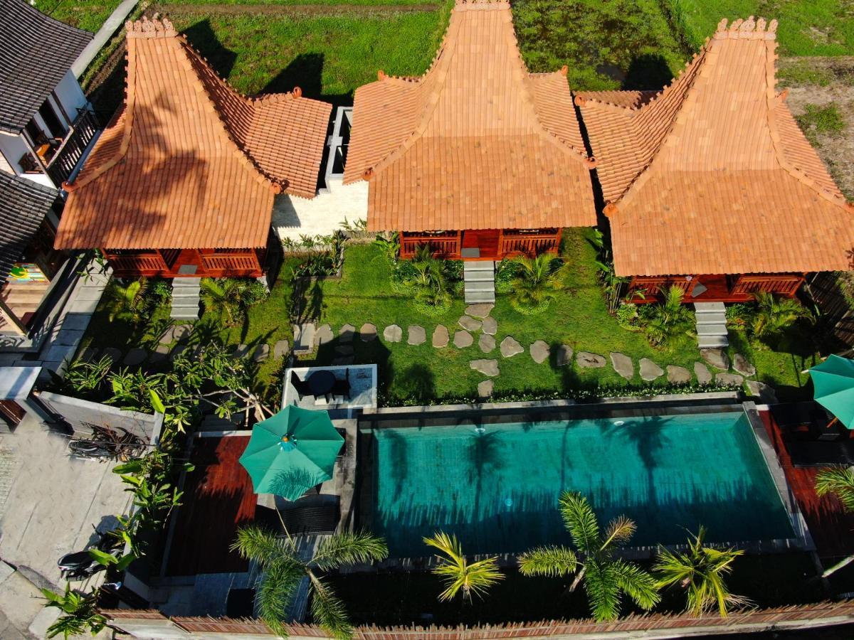 Romantic Deluxe 0ne-bedroom Wooden 3 Bed & Breakfast