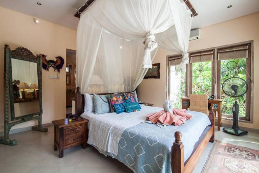Artsy 2 Bed Villa/ubud/pool/ac/gardens/penestanan Villa *