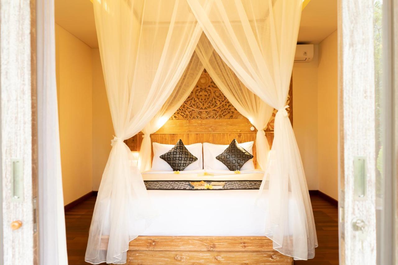 Hotel By Prasi 3*