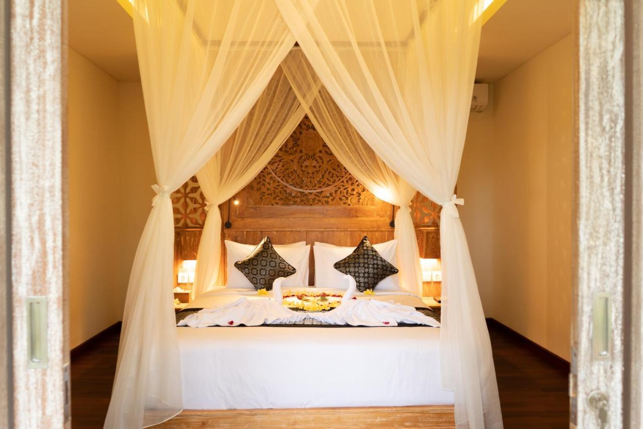 By Prasi Hotel