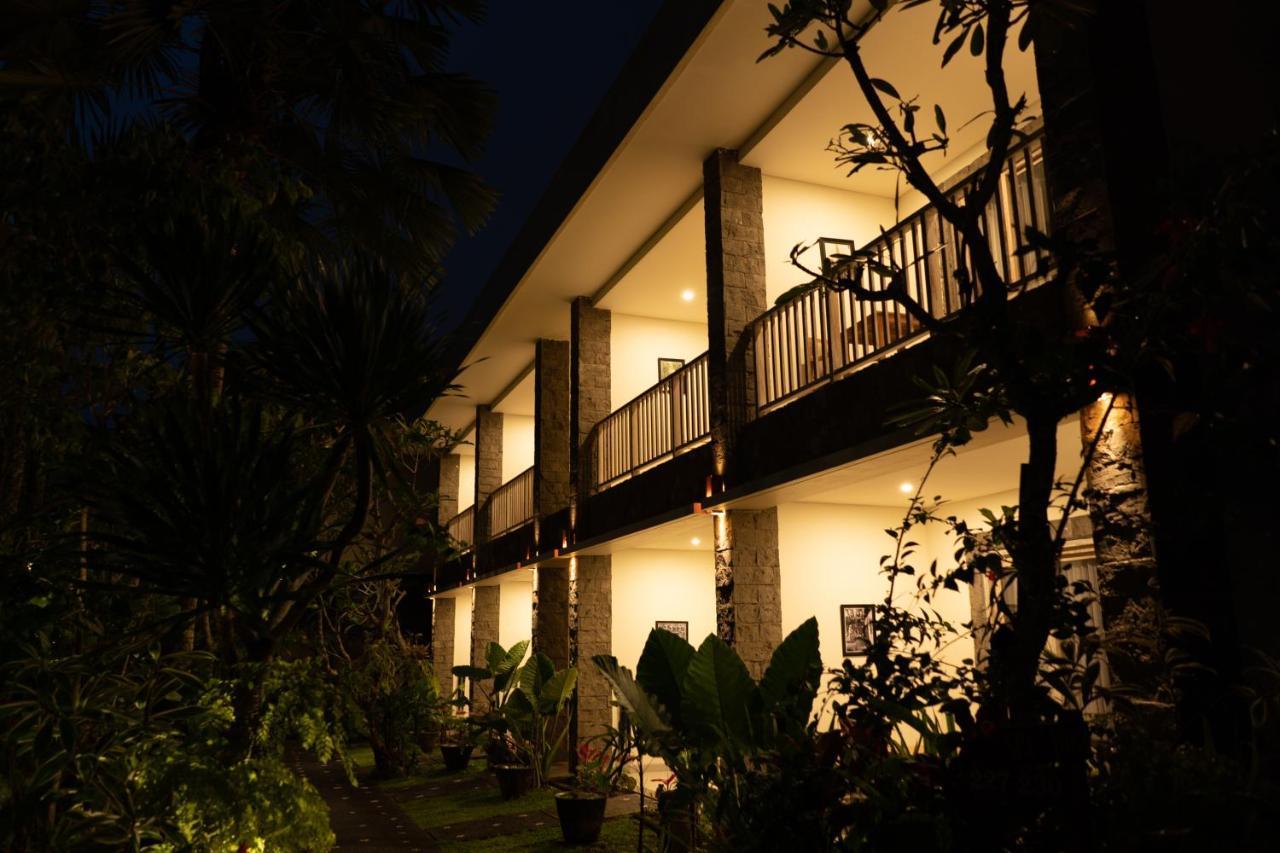Hotel By Prasi 3*