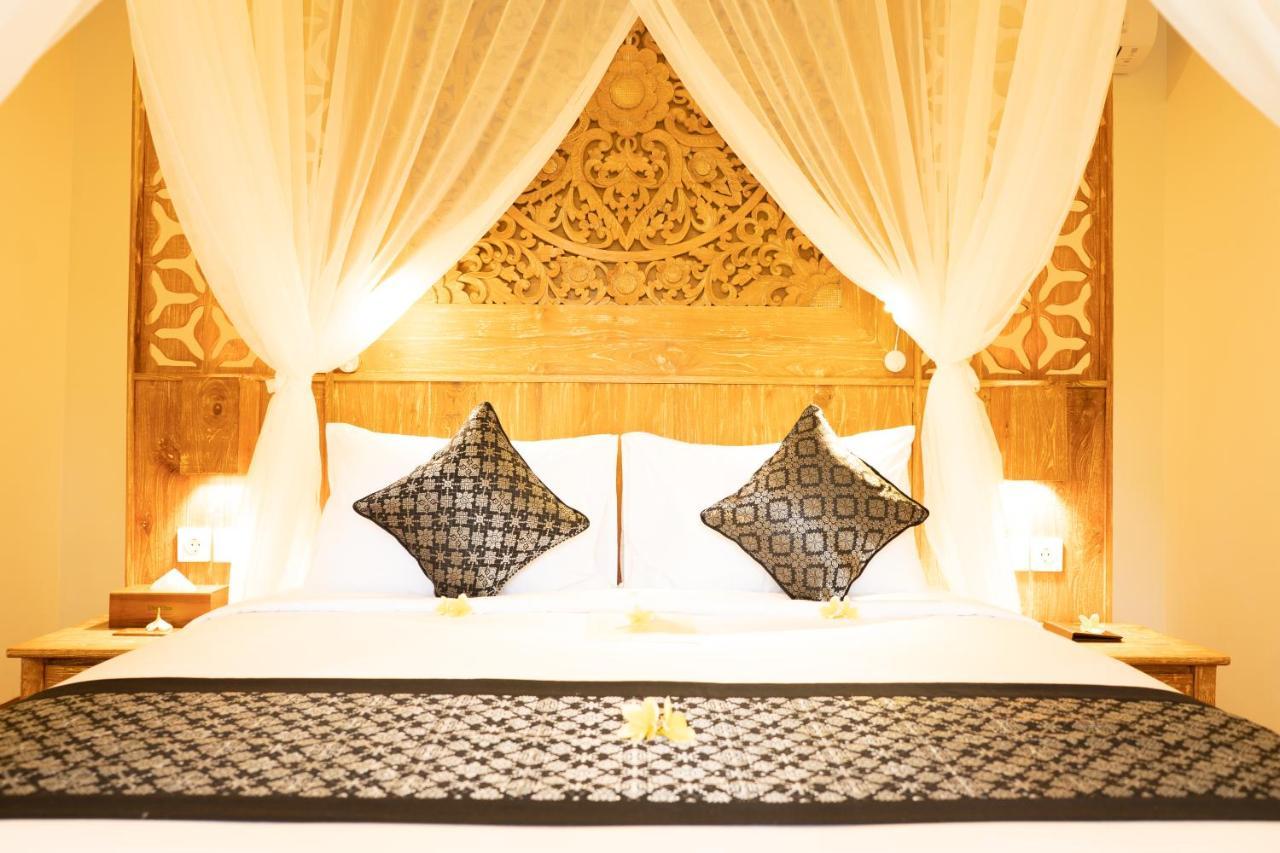 By Prasi Hotel