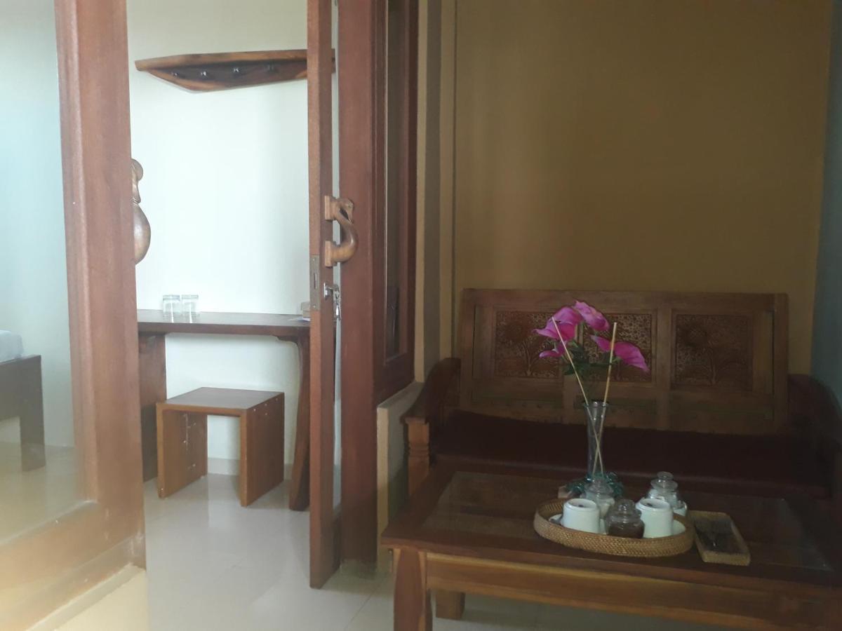 Adi House Wisma tamu *