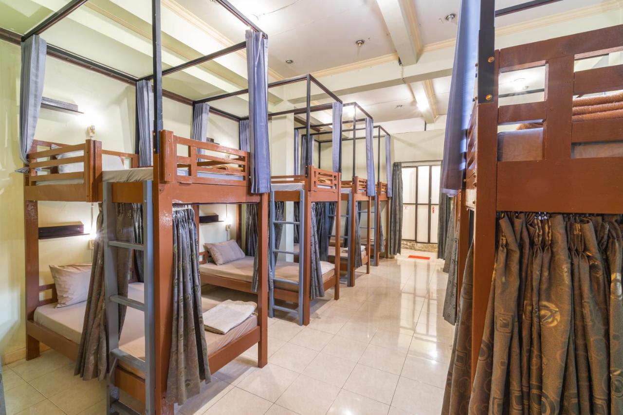 Bamboo Hostel *