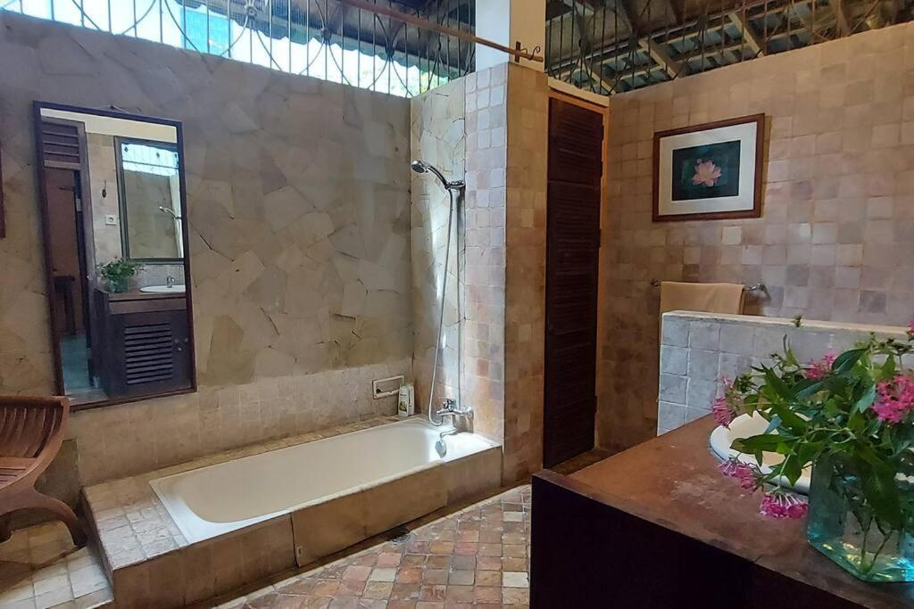 Wooden House Peliatan Holiday home *