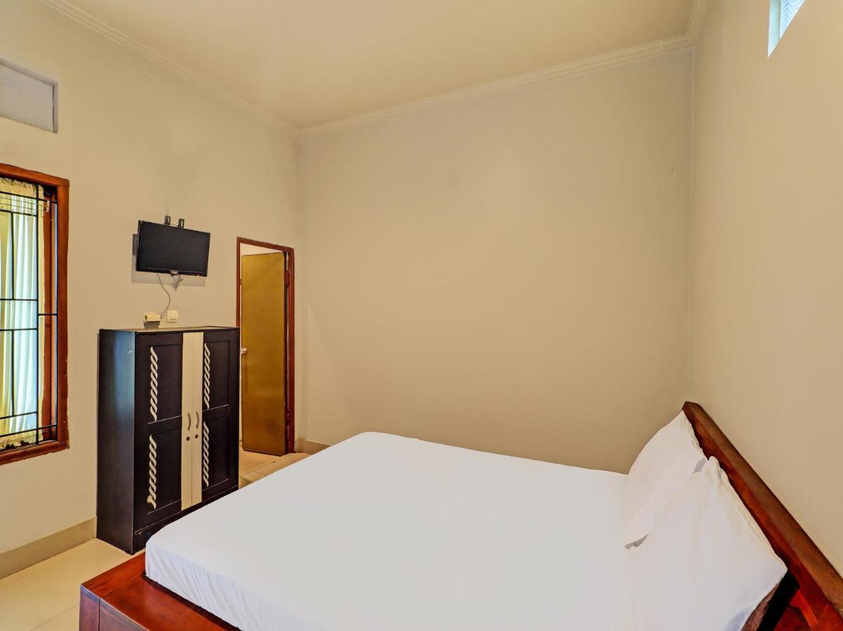 Oyo 92203 Tata Hotel