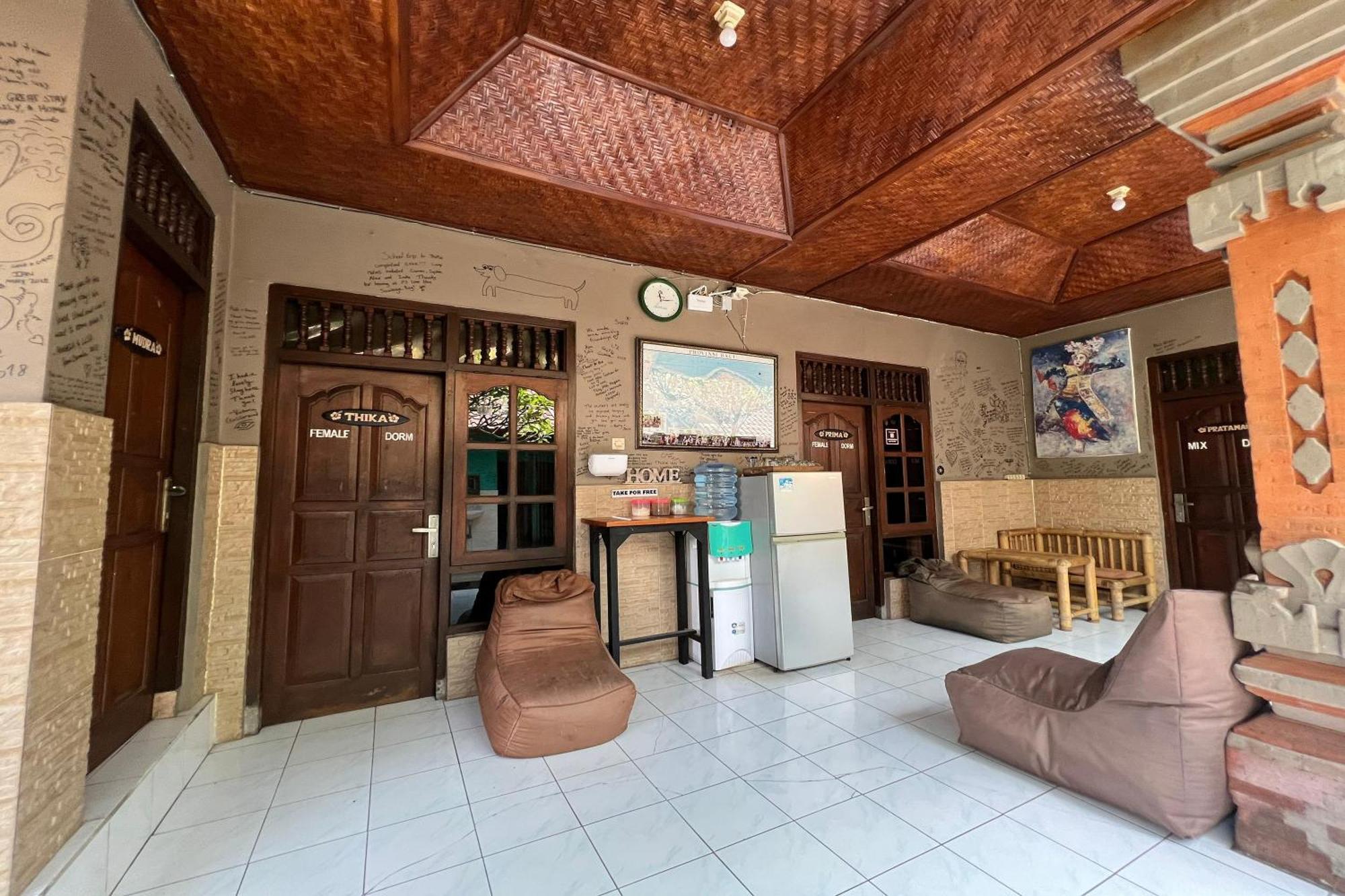 Hostel Padi-padi & Bar